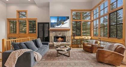 Abode at Elkhorn Village, hot tub, steps to skiing