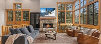 Abode at Elkhorn Village, hot tub, steps to skiing