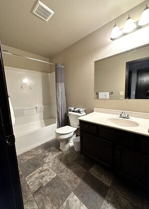 Shower - Spacious 4BR/3BA | Near Ellsworth AFB + Rapid City (Box Elder)