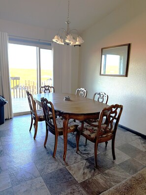 Dining - Spacious 4BR/3BA | Near Ellsworth AFB + Rapid City (Box Elder)