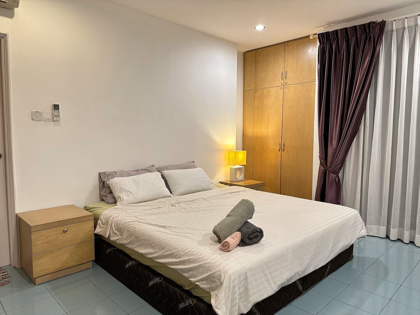 3 bedrooms, travel cot, WiFi, bed sheets