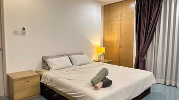 3 bedrooms, travel cot, WiFi, bed sheets