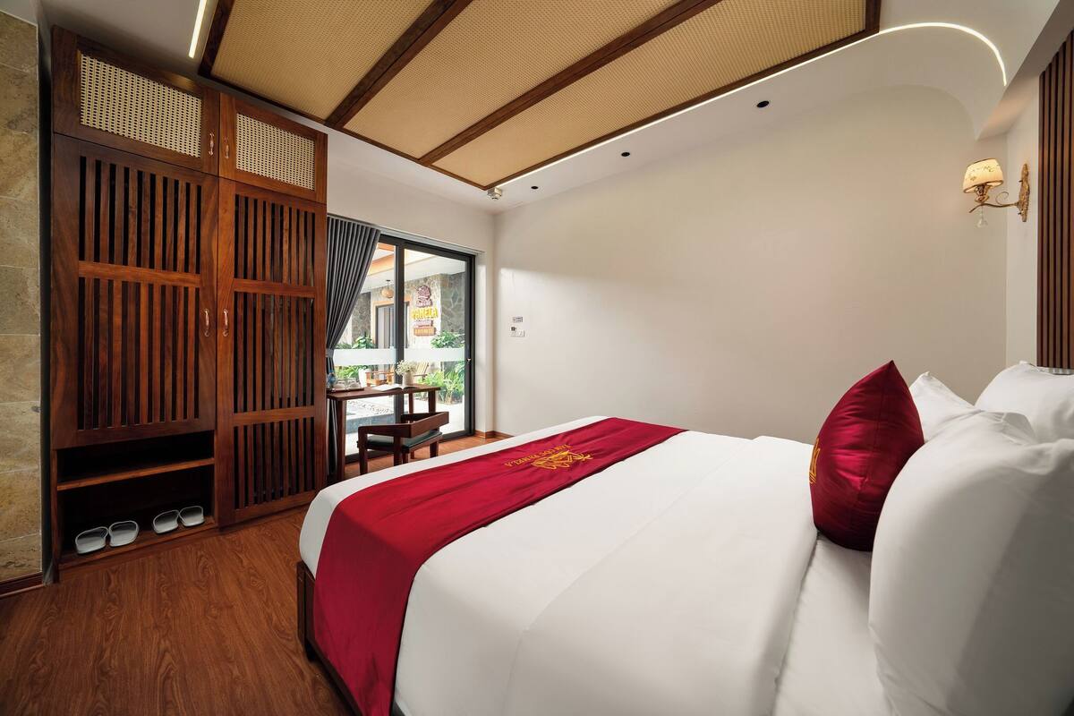 Double Room | Minibar, desk, laptop workspace, free WiFi