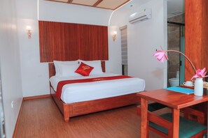 Skrivbord, arbetsyta för laptop och gratis wi-fi