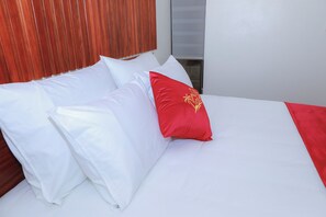 Skrivbord, arbetsyta för laptop och gratis wi-fi