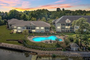 Exterior - LuxuryGrndFloorCornerLakeViewPoolGolfFishBoatParks (Santee)