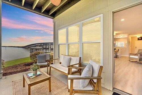 LuxuryGrndFloorCornerLakeViewPoolGolfFishBoatParks