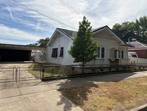 Exterior - Myrtle & Bloom Cottage (Myrtleford)