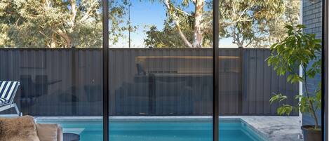 Een verwarmd zwembad