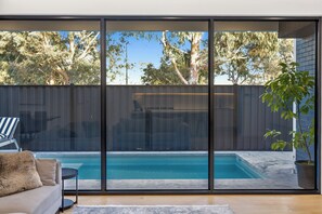 A heated pool - Enjoy a Brand-New Modern Luxury Stay w/ Pool, Spa & Scenic Parkland Views! (Epping)