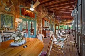Dining - Riverbend Lodge - Riverfront | Screened Area w Outdoor Fireplace | Firepit (Ellijay)