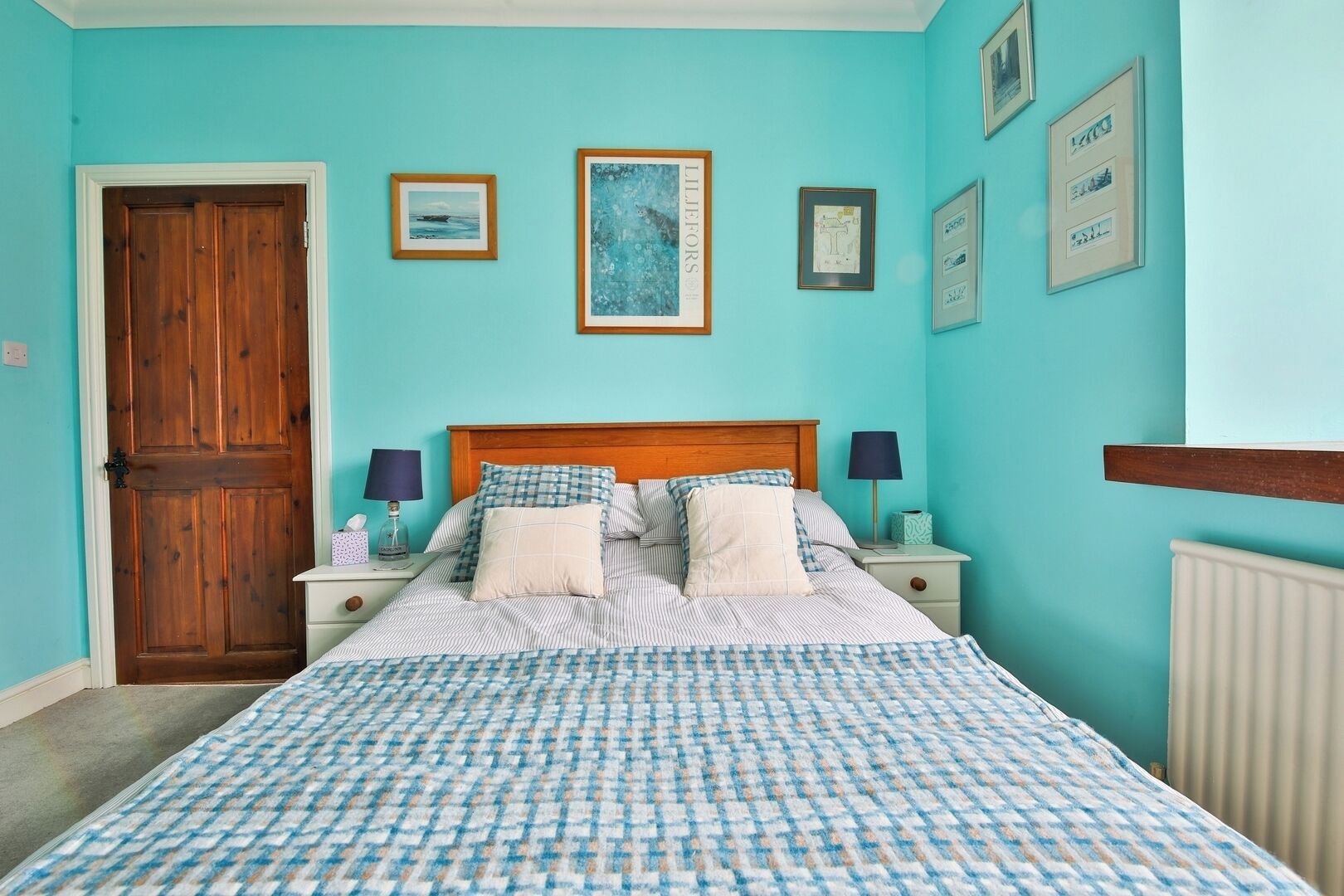 2 bedrooms, iron/ironing board, WiFi