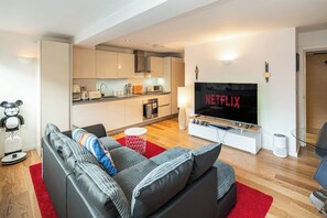 TV, computer monitors - Cozy 1BR Flat for 2 in Central West London. (London)