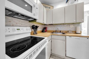 冷蔵庫、電子レンジ、オーブン、食器洗い機