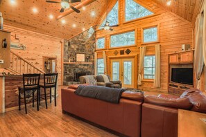 Smart-tv, eldstad och dvd-spelare