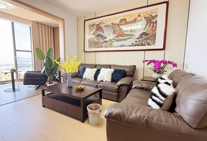 Living area - Seafront 3BRM Holiday Villa in Kunming (Kunming)