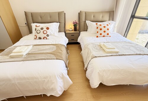 Lakefront 3BRM Holiday Villa in Kunming