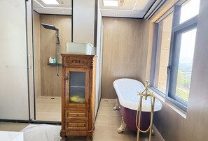 Bathroom - Seafront 3BRM Holiday Villa in Kunming (Kunming)