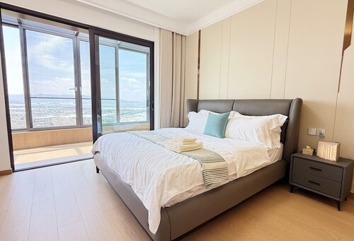 Lakefront 3BRM Holiday Villa in Kunming