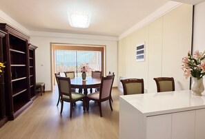 Dining - Seafront 3BRM Holiday Villa in Kunming (Kunming)