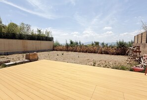 Deluxe Townhome, Mountain View | Property grounds