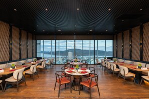 Restaurant - Can H Du L Ch View Bi N Pullman Building (Quy Nhon)