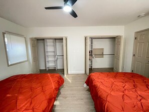 Iron/ironing board, WiFi, bed sheets - Spacious Private Basement Suite w/ Yard (Gastonia)