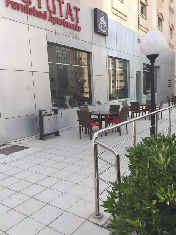 Outdoor dining - Rukon Buotat 15 (Riyadh)