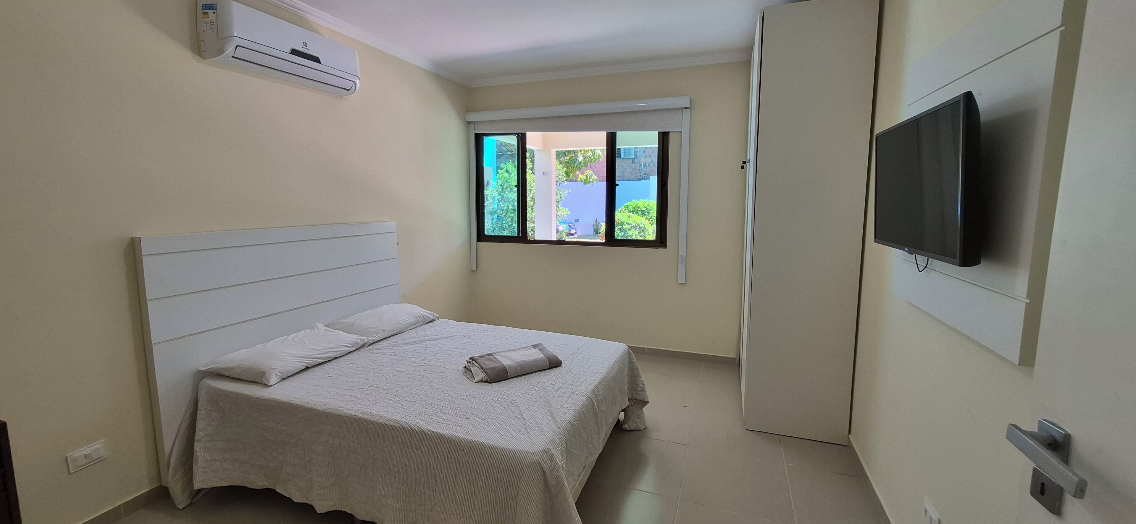 15 bedrooms, iron/ironing board, free WiFi, bed sheets
