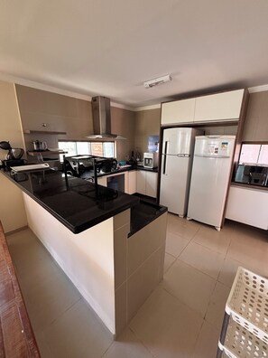 Fridge, microwave, oven, stovetop - 15 suites in the center of Porto de Galinhas. Oasis on the most beautiful beach in Pernambuco. (Ipojuca)