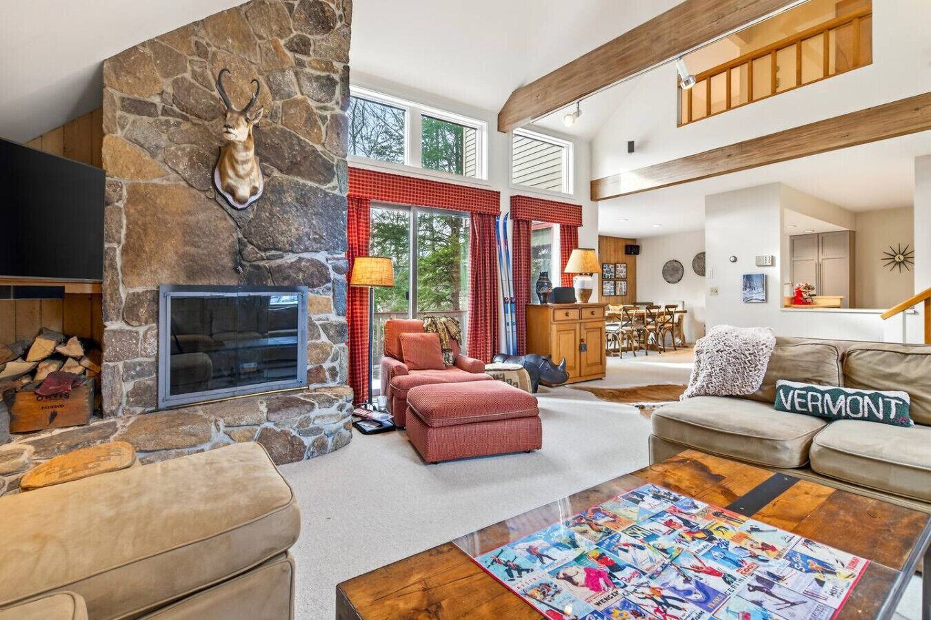 TV, fireplace