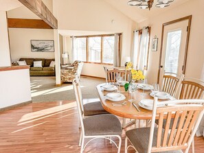 Dining - Sunbeam Shores 3BD/3BA/Pool/Firepit/Swim Dock-6PP (Osage Beach)