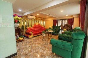Living area - Collection O Havana Airport Hotel (Ho Chi Minh City)