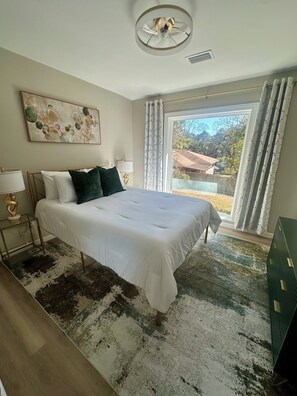 3 bedrooms, iron/ironing board, travel crib, free WiFi - Lux on Lapine • Stylish 3BR • Quiet Stay • In Town (Andalusia)