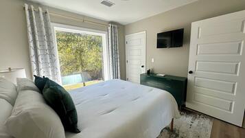 3 bedrooms, iron/ironing board, travel crib, free WiFi