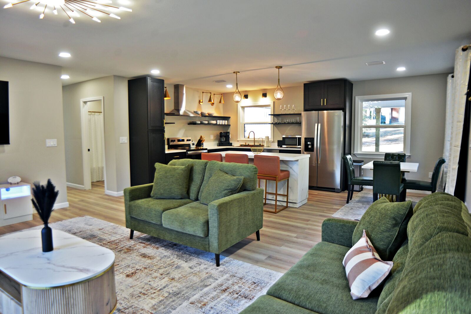 Smart TV, fireplace