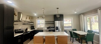 Luxe on Lapine: In-town. Minutes to lake, dining, downtown & seasonal Candlyland