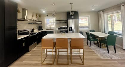 Luxe on Lapine: In-town. Minutes to lake, dining, downtown & seasonal Candlyland