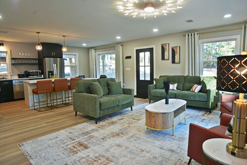 Luxe on Lapine: In-town. Minutes to lake, dining, downtown & seasonal Candlyland