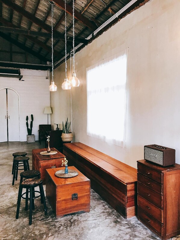 Restaurant - Khemjit Cafe And Bed (Nakhon Ratchasima)