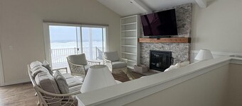 Luxury Lakefront Living | New vacation rental