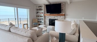 Luxury Lakefront Living | New vacation rental