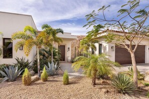 Exterior - 4BR Ocean & Golf Views | Golf Cart + Transport Inc (Cabo San Lucas)