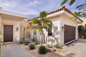 Property grounds - 4BR Ocean & Golf Views | Golf Cart + Transport Inc (Cabo San Lucas)