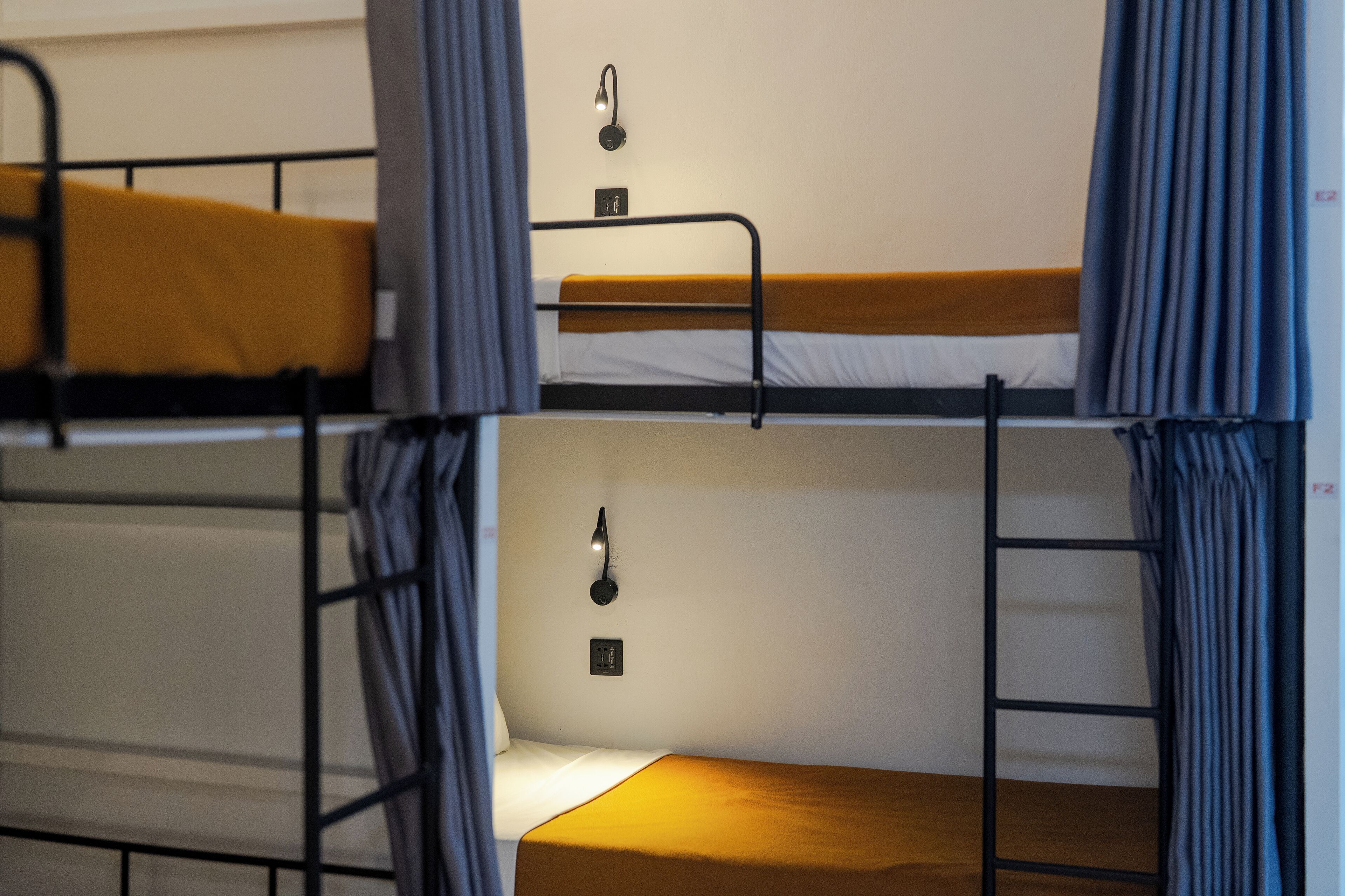 A bunk bed room with a single bed on the top bunk and a single bed on the bottom bunk.