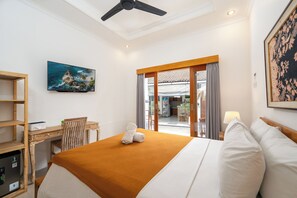 Habitació estàndard, vistes a la piscina | Escriptori, wifi gratuïta i roba de llit 