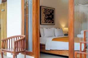 Standard Room, Pool View | Desk, free WiFi, bed sheets
