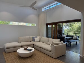 TV, books, stereo - Copacabana at The Sebel (Twin Waters)