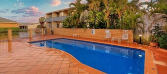 Emerald Gardens Motel and Apartments