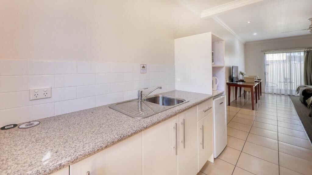 Deluxe Double Room, Patio, Courtyard View | Private kitchen | Fridge, microwave, oven, stovetop